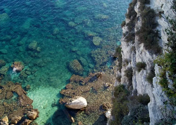 Lozari アパート